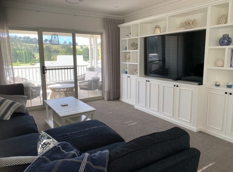 Elegant Bowral Retreat with Mountain Views - Bowral, Australia