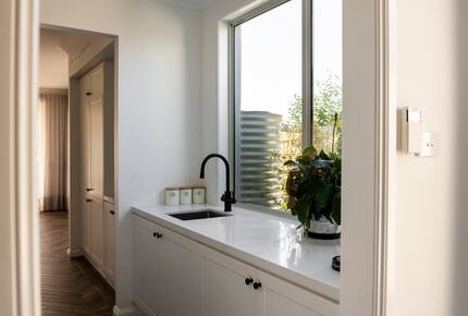 Elegant Bowral Retreat with Mountain Views - Bowral, Australia