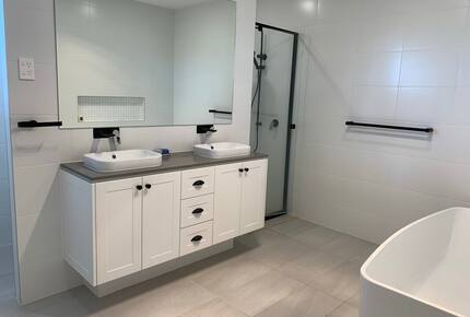 Elegant Bowral Retreat with Mountain Views - Bowral, Australia