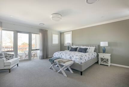 Elegant Bowral Retreat with Mountain Views - Bowral, Australia