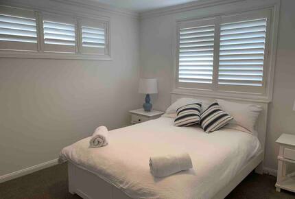 Elegant Bowral Retreat with Mountain Views - Bowral, Australia