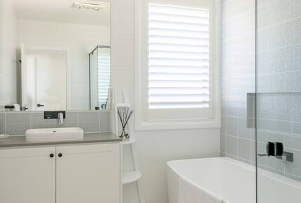 Elegant Bowral Retreat with Mountain Views - Bowral, Australia