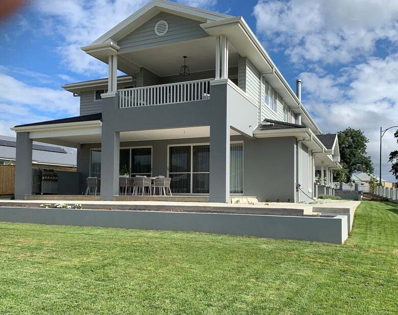 Elegant Bowral Retreat with Mountain Views - Bowral, Australia