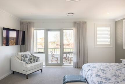 Elegant Bowral Retreat with Mountain Views - Bowral, Australia