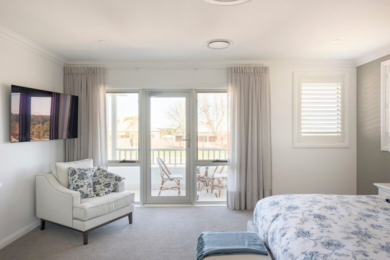 Elegant Bowral Retreat with Mountain Views - Bowral, Australia