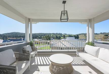 Elegant Bowral Retreat with Mountain Views - Bowral, Australia