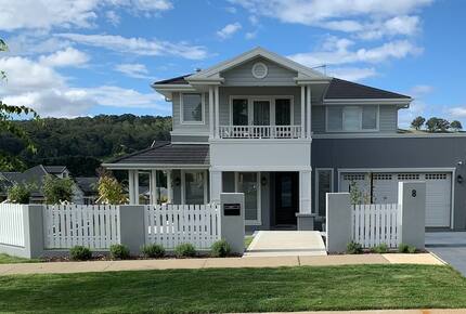 Elegant Bowral Retreat with Mountain Views - Bowral, Australia