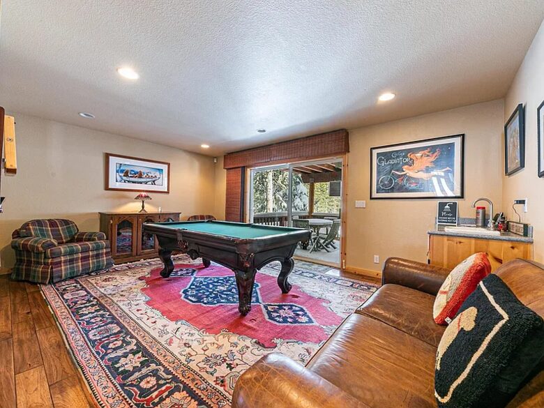 Pool room