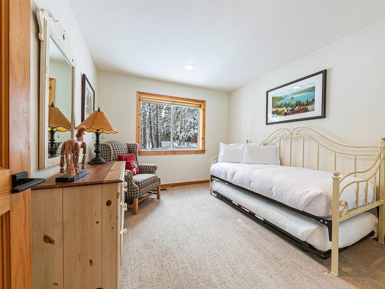 Bedroom 3, trundle bed