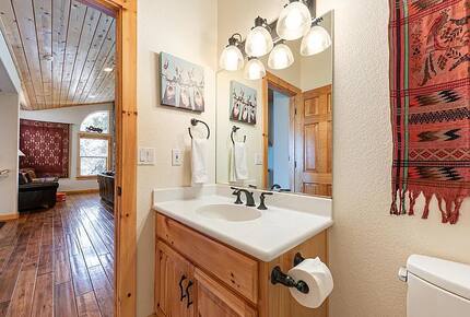 1/2 bath off the living room