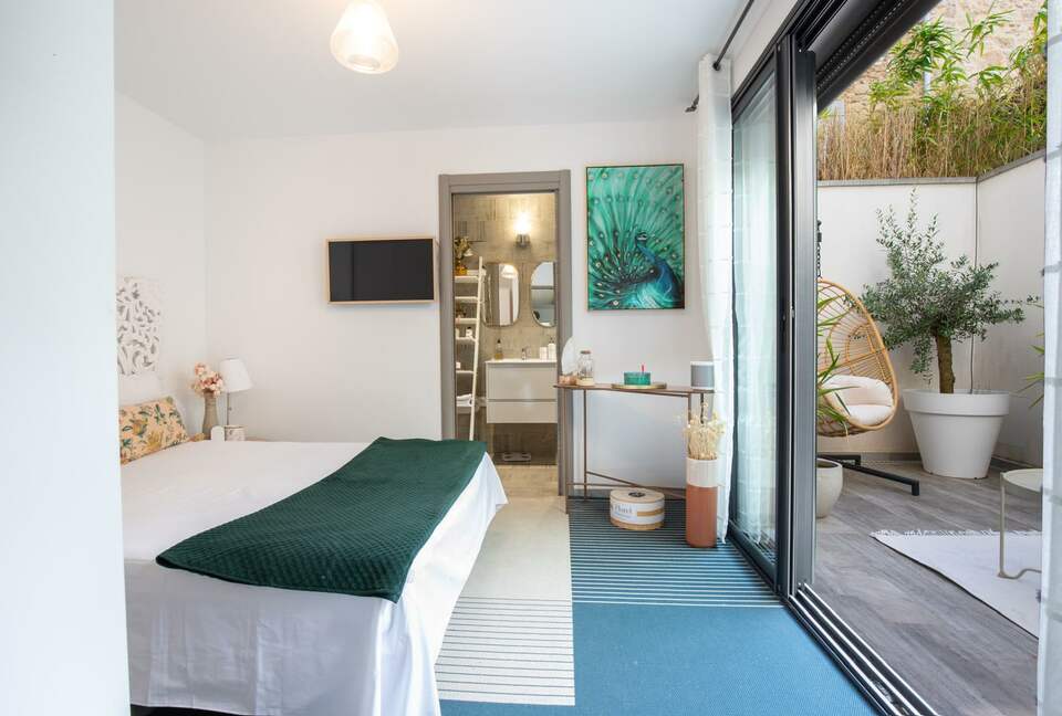 Elegant Provençal Loft with Private Pool - Sorgues, France