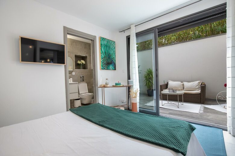 Elegant Provençal Loft with Private Pool - Sorgues, France