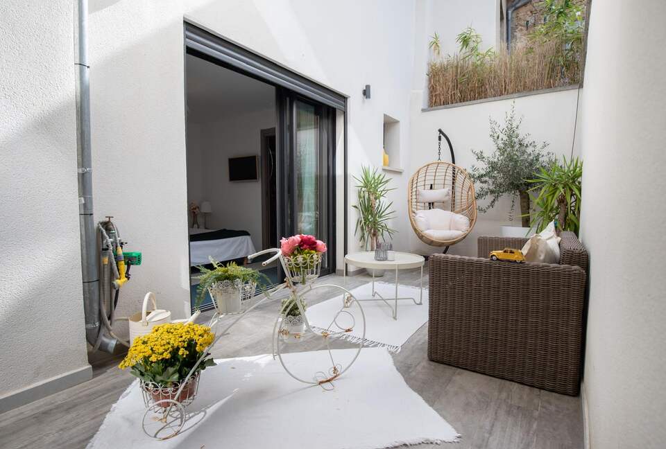 Elegant Provençal Loft with Private Pool - Sorgues, France