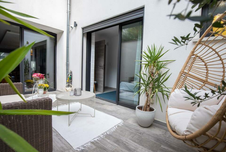 Elegant Provençal Loft with Private Pool - Sorgues, France