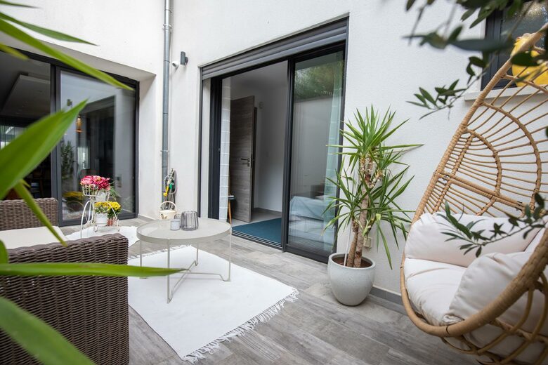 Elegant Provençal Loft with Private Pool - Sorgues, France