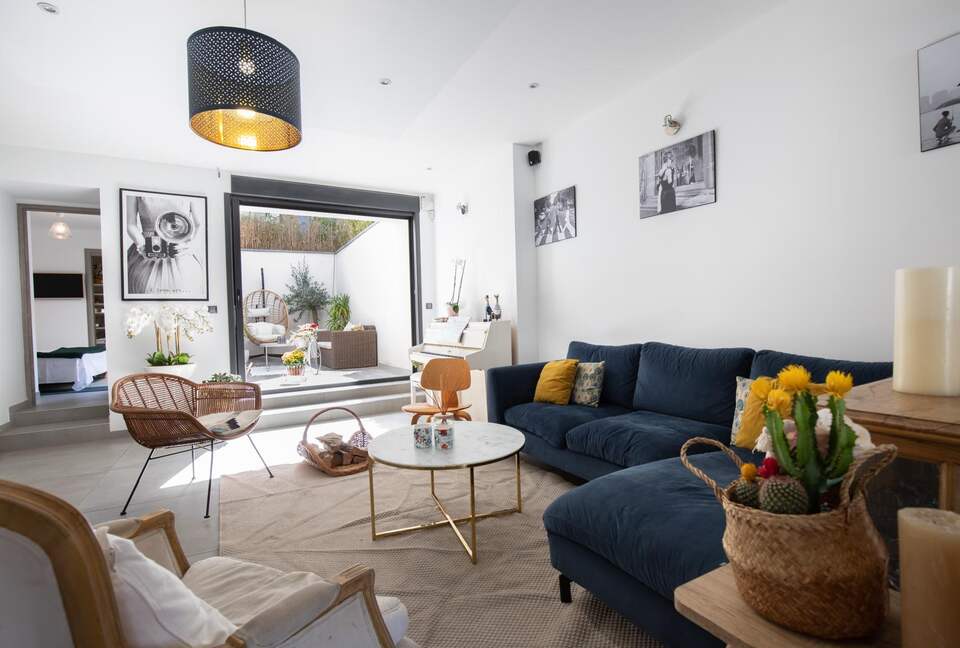 Elegant Provençal Loft with Private Pool - Sorgues, France