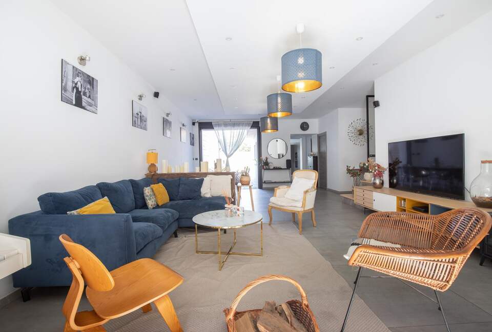 Elegant Provençal Loft with Private Pool - Sorgues, France