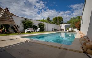 Elegant Provençal Loft with Private Pool - Sorgues, France