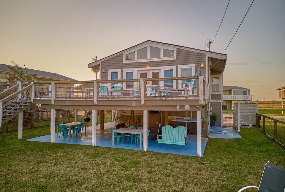 Steps to Sand | Charming Galveston Retreat - Galveston, Texas