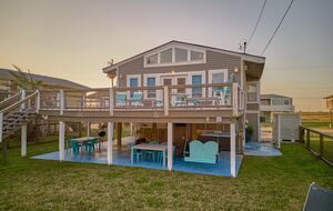 Steps to Sand | Charming Galveston Retreat - Galveston, Texas