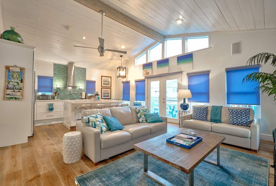 Steps to Sand | Charming Galveston Retreat - Galveston, Texas