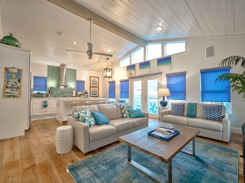 Steps to Sand | Charming Galveston Retreat - Galveston, Texas