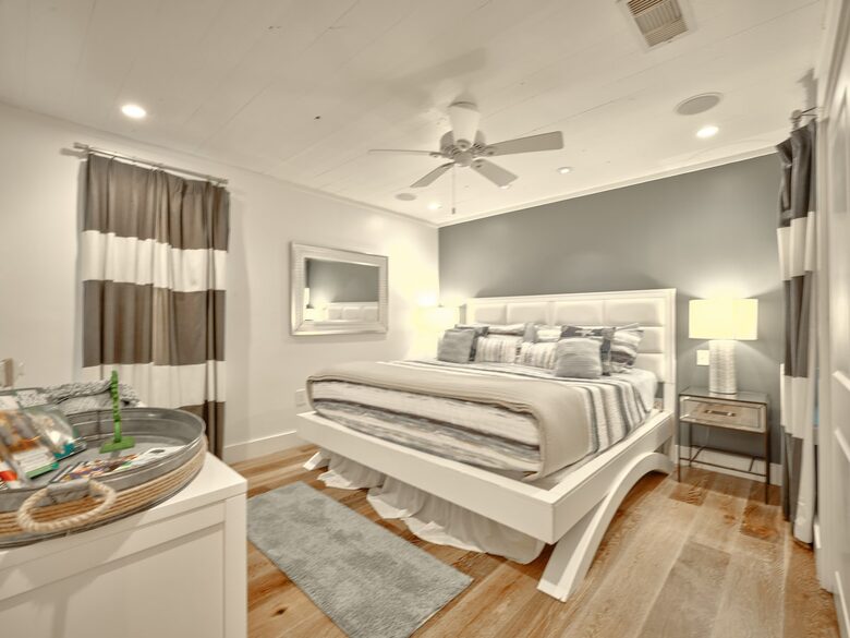 Steps to Sand | Charming Galveston Retreat - Galveston, Texas