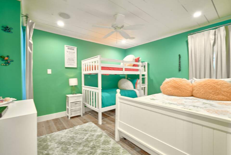 Steps to Sand | Charming Galveston Retreat - Galveston, Texas