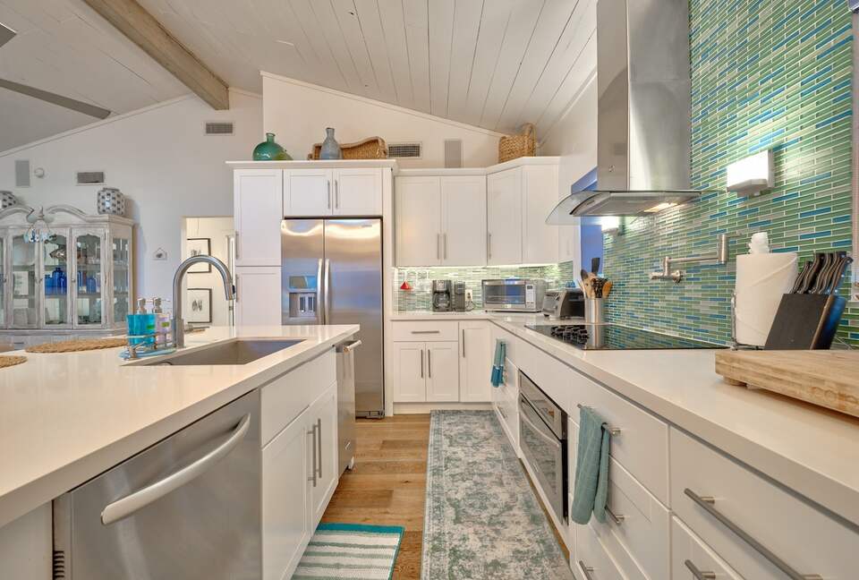 Steps to Sand | Charming Galveston Retreat - Galveston, Texas