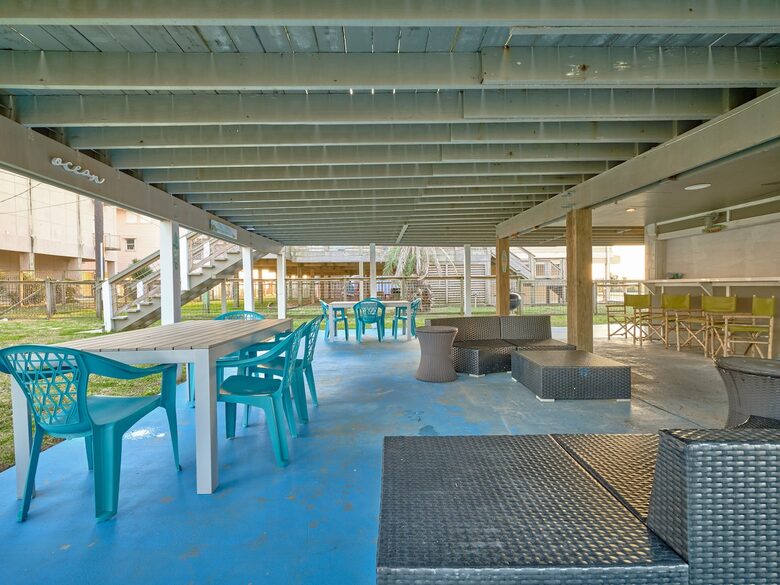 Steps to Sand | Charming Galveston Retreat - Galveston, Texas