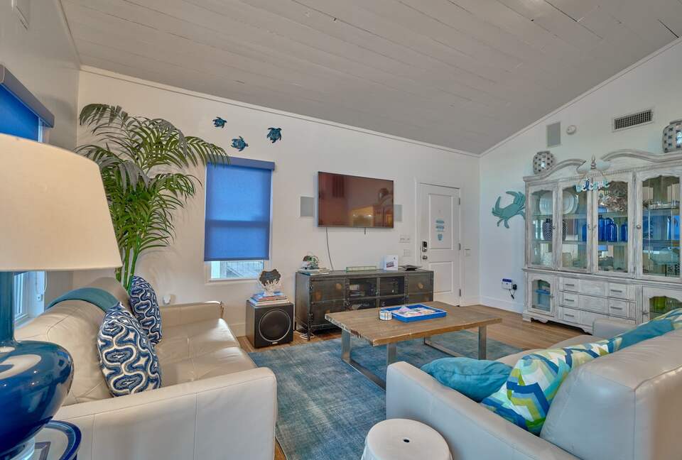 Steps to Sand | Charming Galveston Retreat - Galveston, Texas