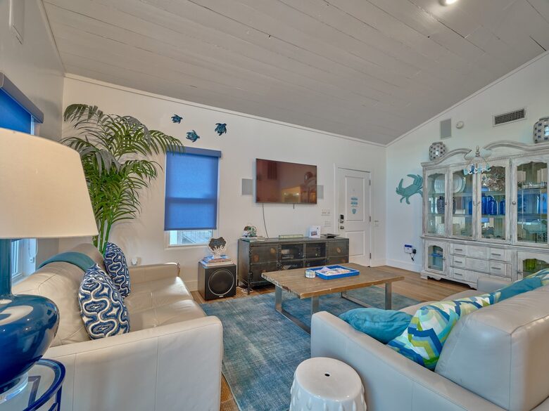 Steps to Sand | Charming Galveston Retreat - Galveston, Texas