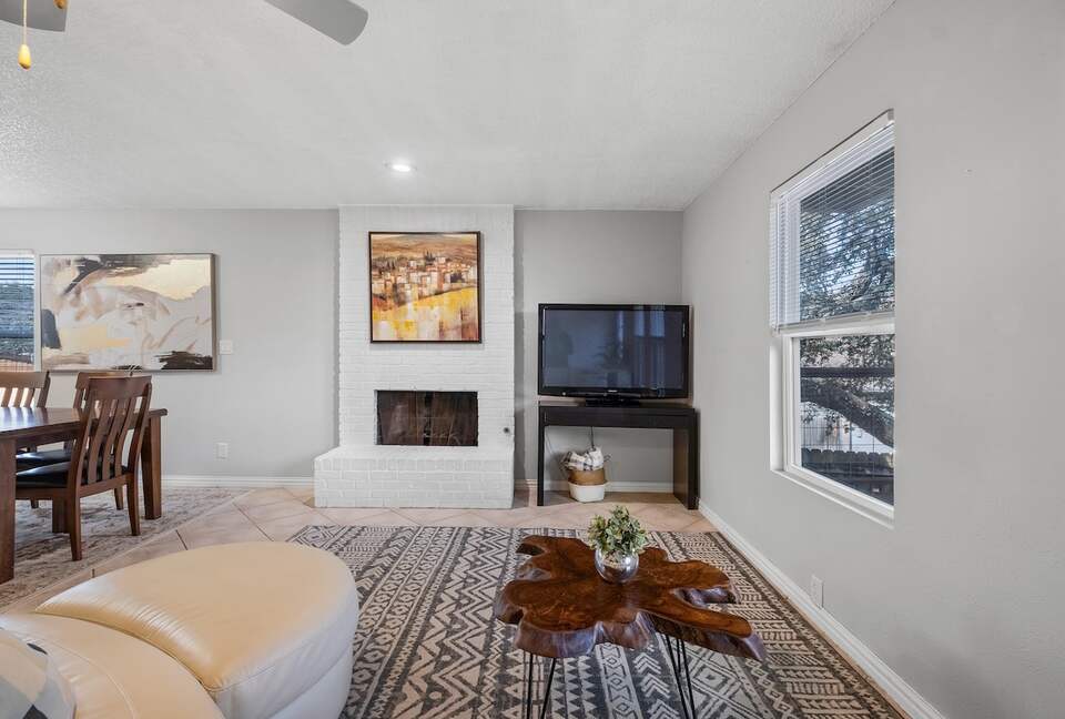 Serene Twinberry Townhome | A Refined Retreat in Westlake Hills - Austin, Texas