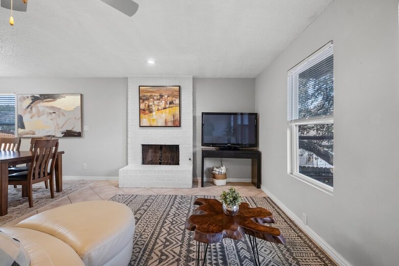 Serene Twinberry Townhome | A Refined Retreat in Westlake Hills - Austin, Texas