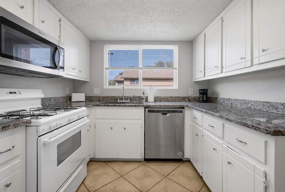 Serene Twinberry Townhome | A Refined Retreat in Westlake Hills - Austin, Texas