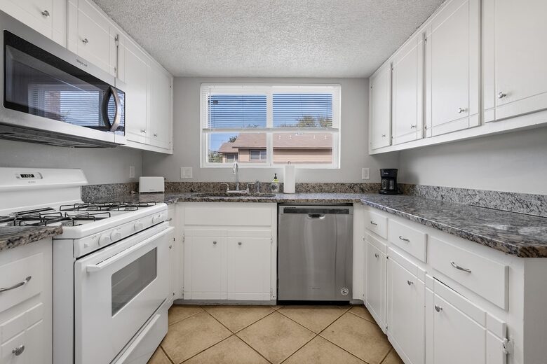 Serene Twinberry Townhome | A Refined Retreat in Westlake Hills - Austin, Texas