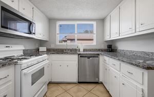 Serene Twinberry Townhome | A Refined Retreat in Westlake Hills - Austin, Texas