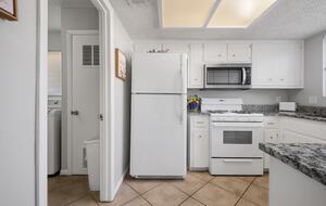 Serene Twinberry Townhome | A Refined Retreat in Westlake Hills - Austin, Texas