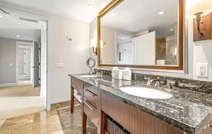 Honua Kai Corner Retreat with Wraparound Balcony - Lahaina, Hawaii