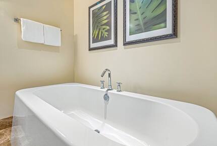 Honua Kai Corner Retreat with Wraparound Balcony - Lahaina, Hawaii