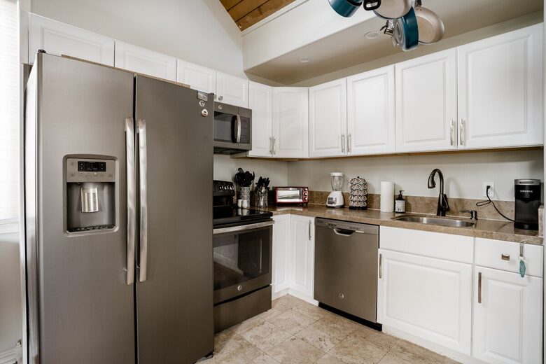 Stylish Indian Wells Studio with Mountain Views - Indian Wells, California