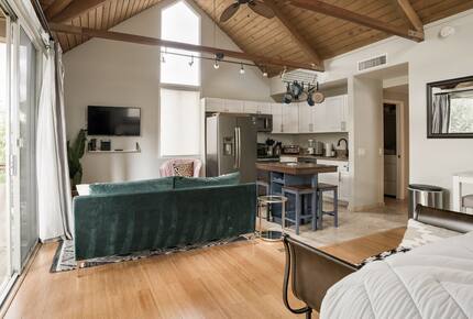Stylish Indian Wells Studio with Mountain Views - Indian Wells, California