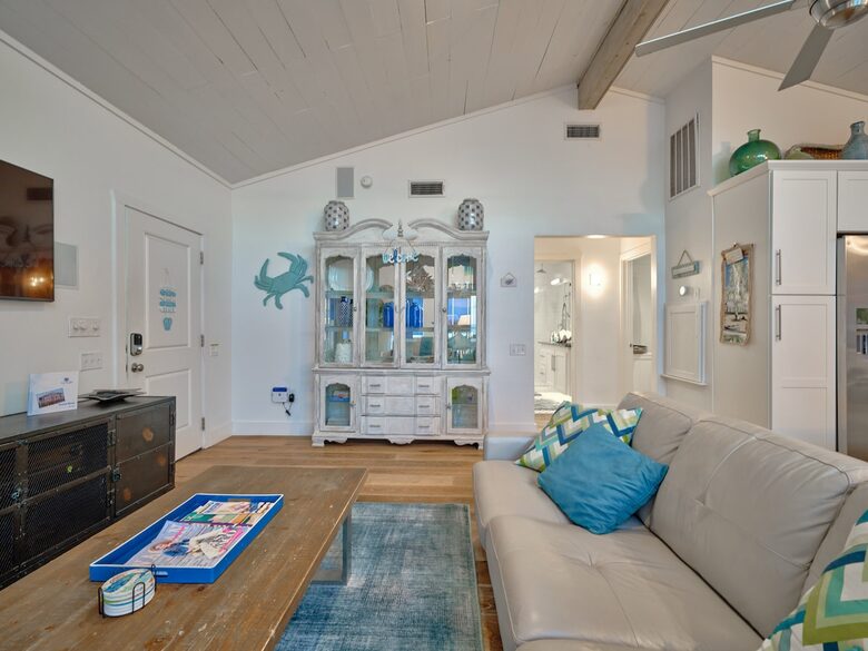 Steps to Sand | Charming Galveston Retreat - Galveston, Texas