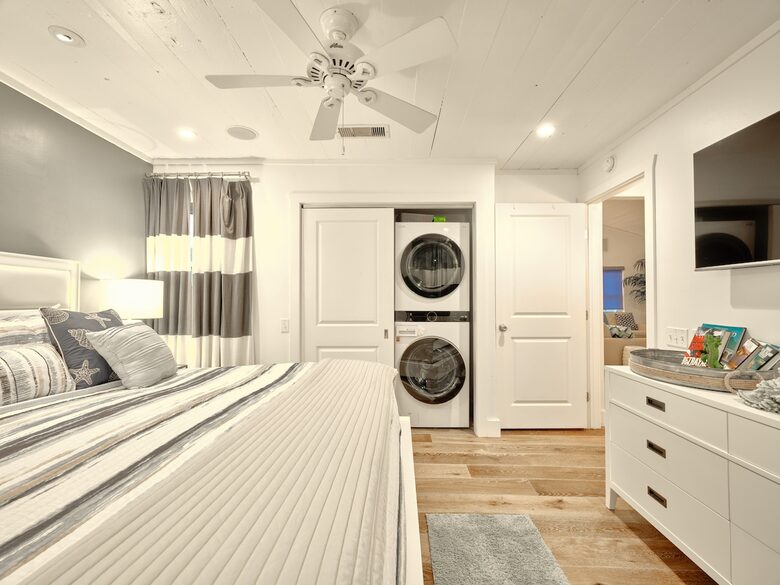 Steps to Sand | Charming Galveston Retreat - Galveston, Texas