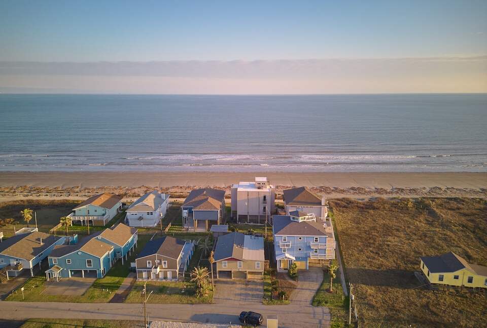 Steps to Sand | Charming Galveston Retreat - Galveston, Texas