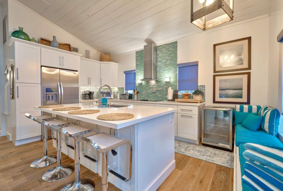 Steps to Sand | Charming Galveston Retreat - Galveston, Texas