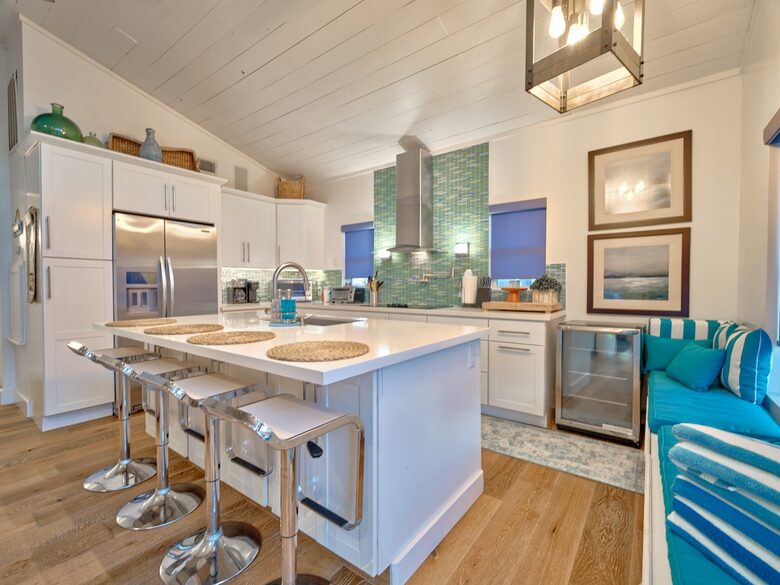 Steps to Sand | Charming Galveston Retreat - Galveston, Texas