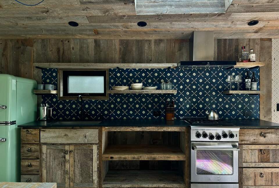 Whispering Oaks Cottage - Topanga, California