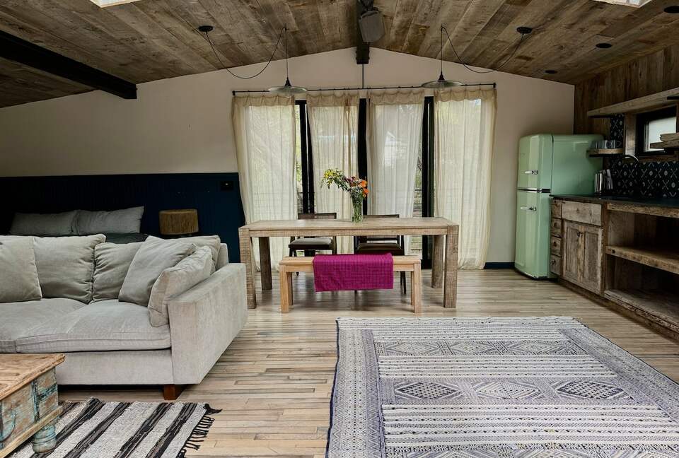 Whispering Oaks Cottage - Topanga, California