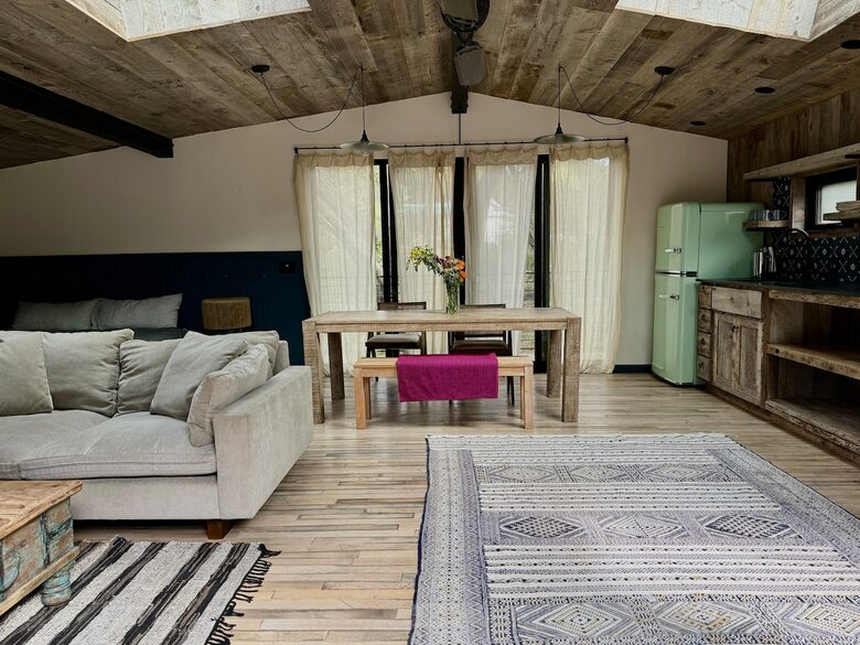 Whispering Oaks Cottage - Topanga, California